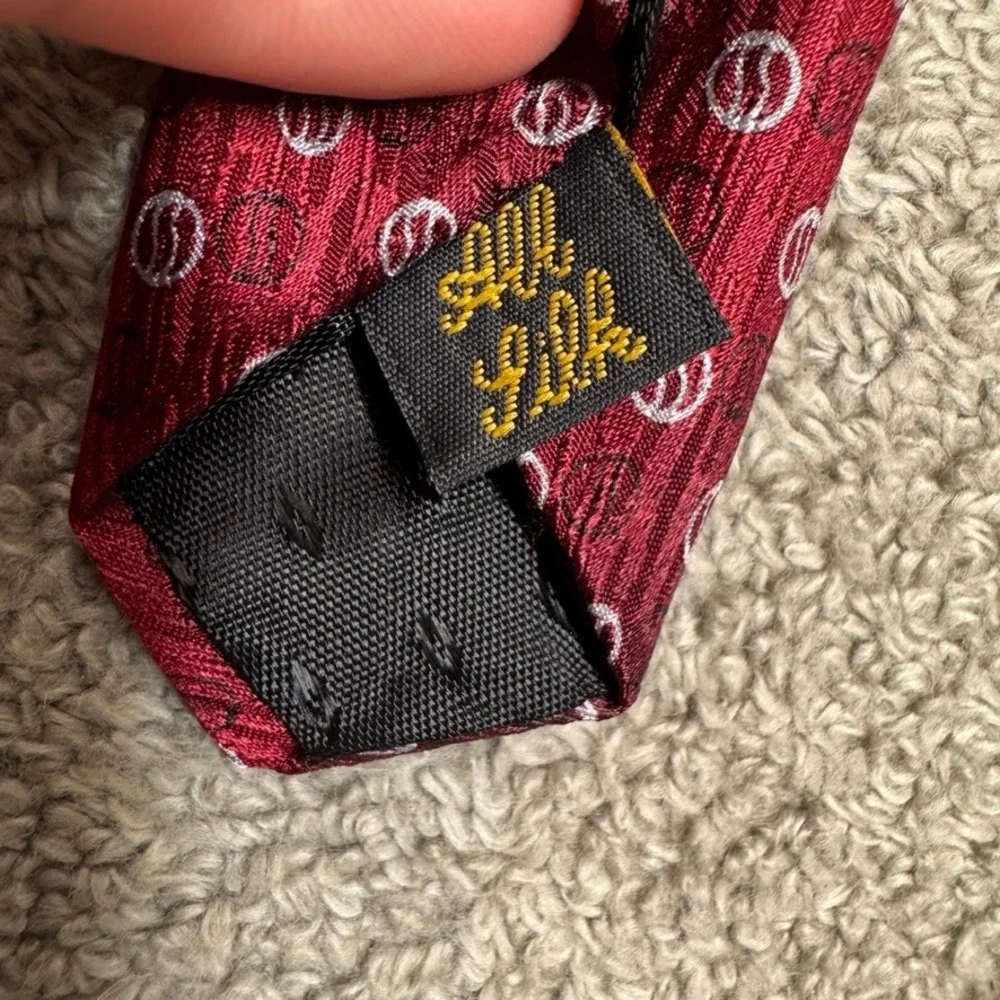 Jones New York Mens Silk Necktie Burgundy Red Geometric Circle Pattern USA Made